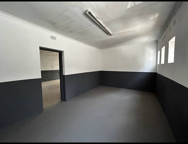 150M² WAREHOUSE TO LET IN WYNBERG